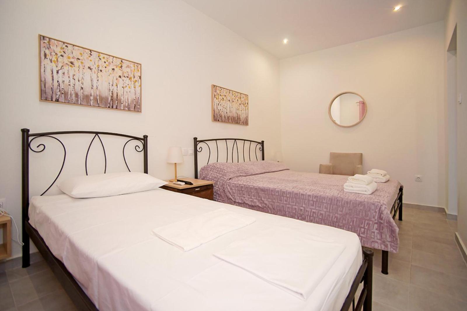 Karnagio Rooms Kyparissia Eksteriør billede
