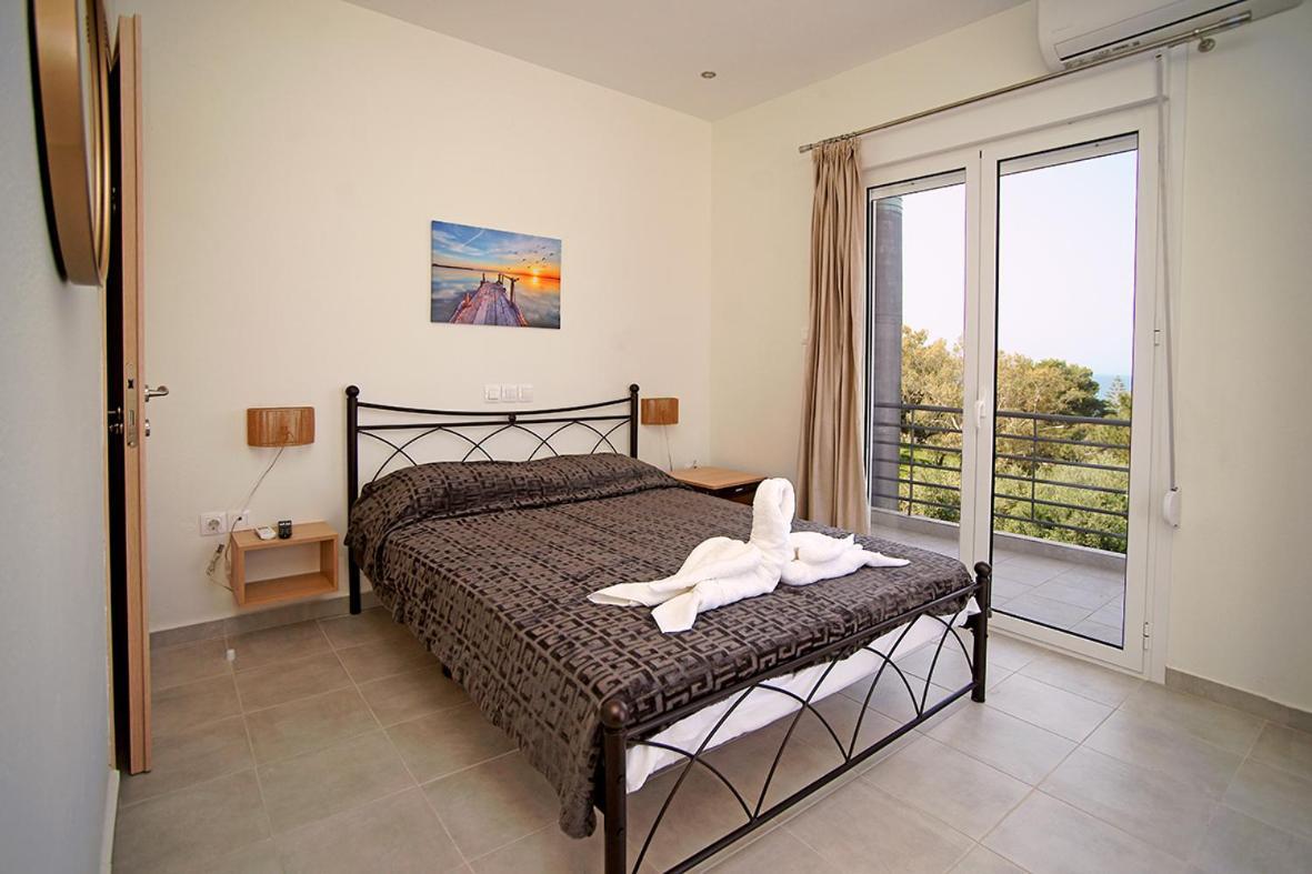 Karnagio Rooms Kyparissia Eksteriør billede