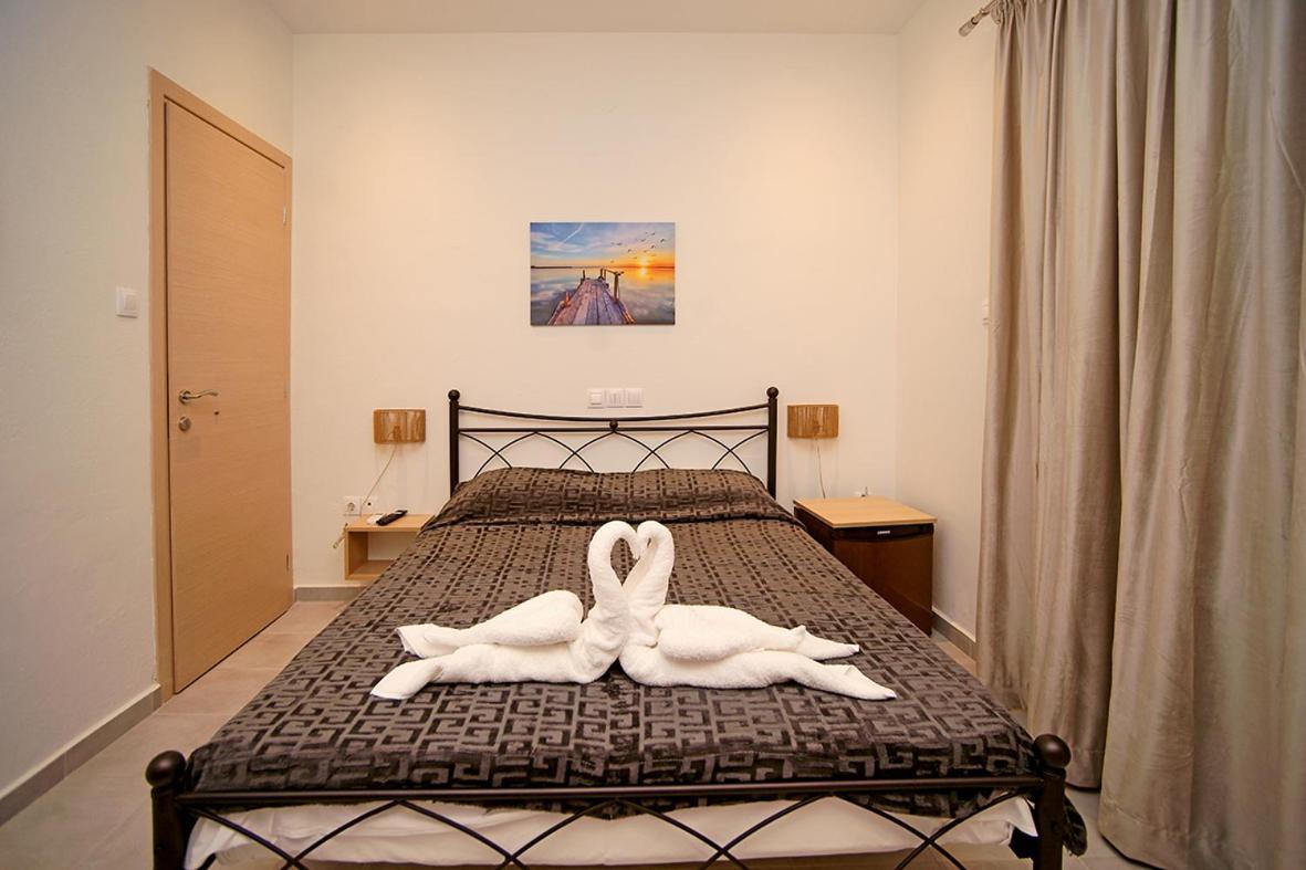 Karnagio Rooms Kyparissia Eksteriør billede