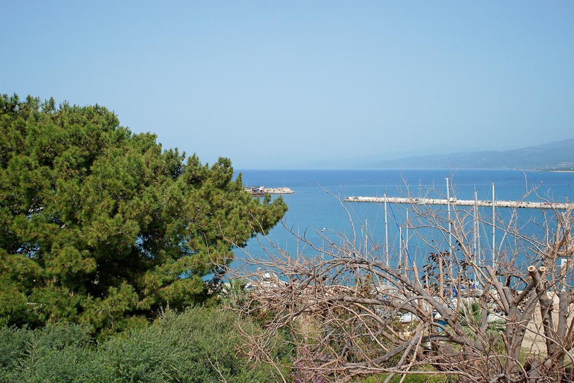 Karnagio Rooms Kyparissia Eksteriør billede