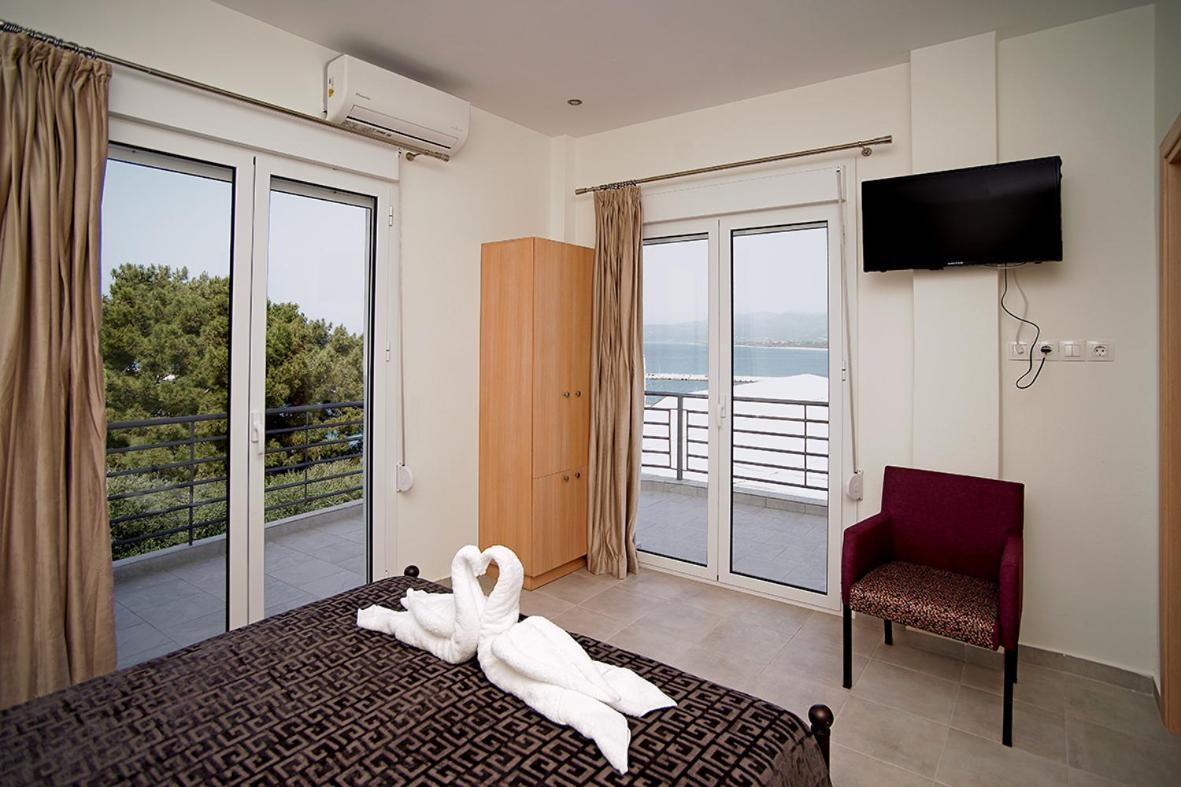 Karnagio Rooms Kyparissia Eksteriør billede