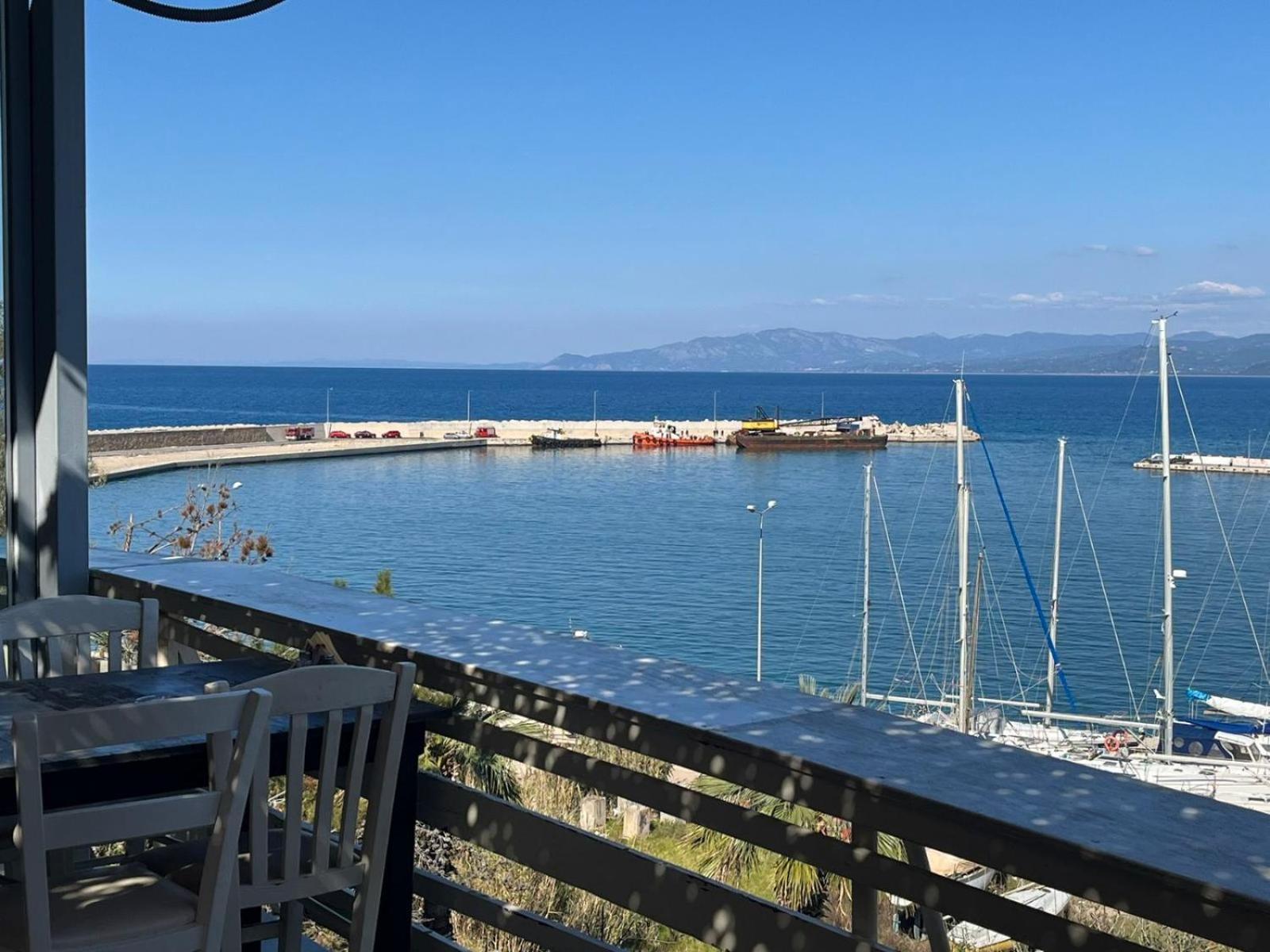 Karnagio Rooms Kyparissia Eksteriør billede