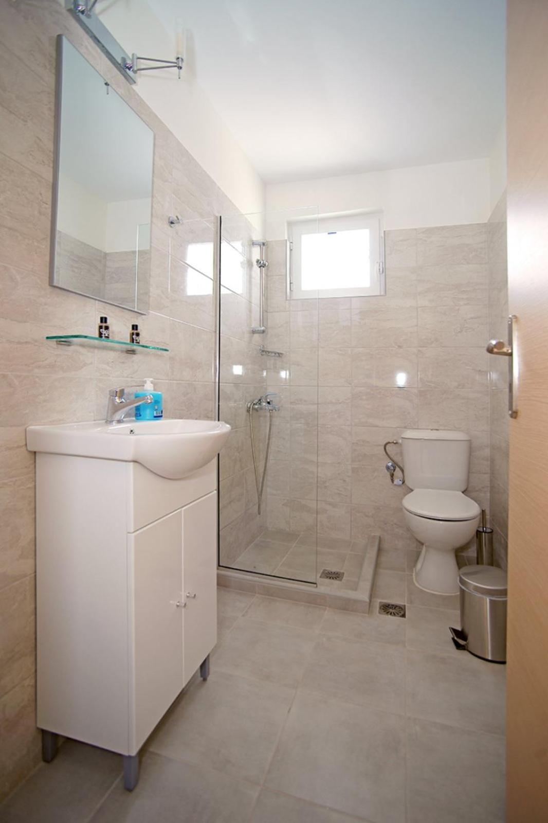 Karnagio Rooms Kyparissia Eksteriør billede