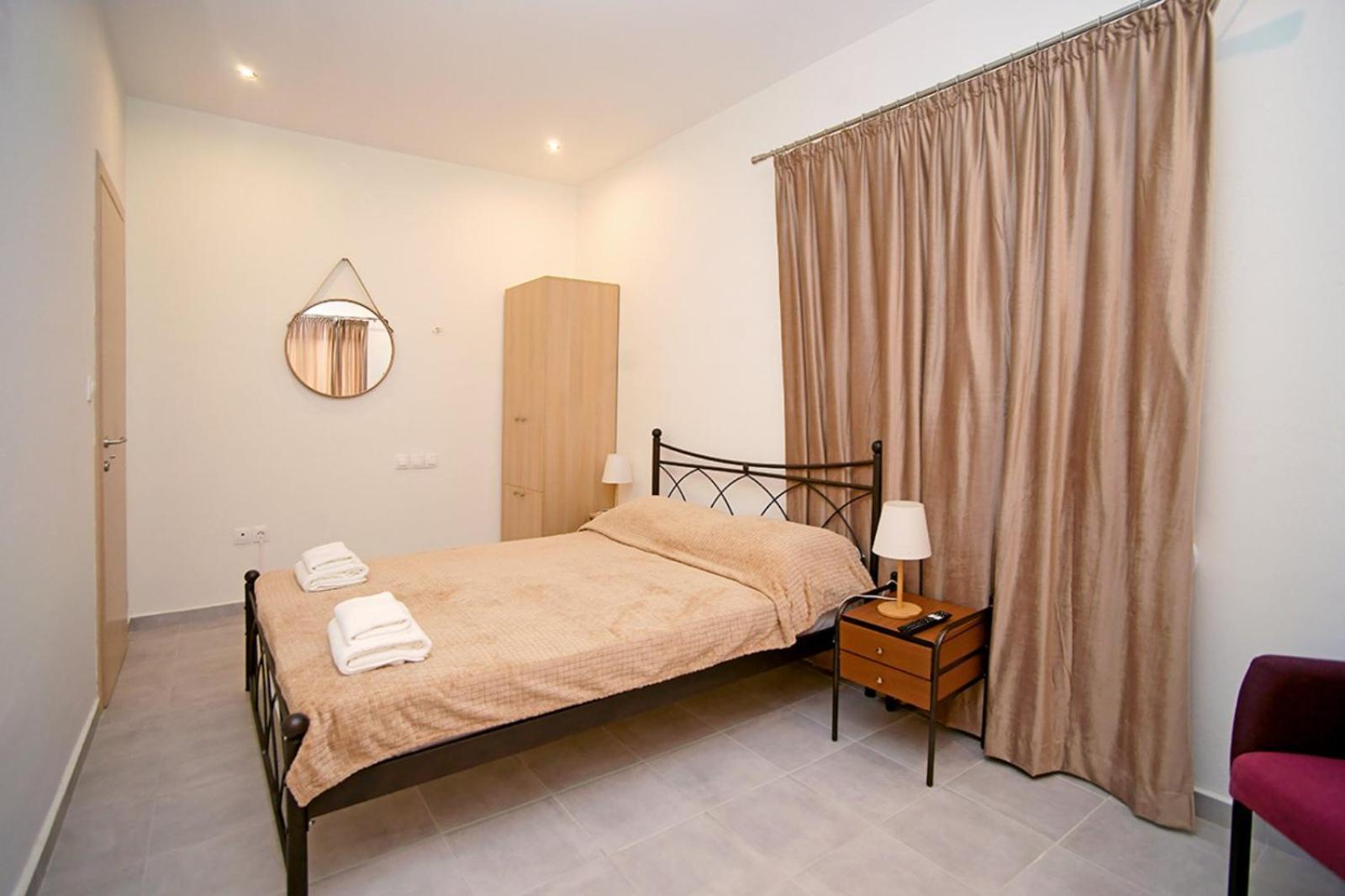 Karnagio Rooms Kyparissia Eksteriør billede